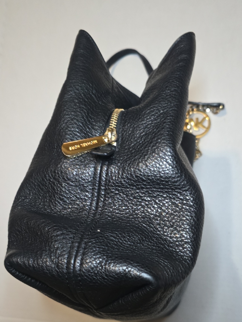 Michael Kors Black Leather Shoulder Bag with Gold Hardware and MK Charm - Picture 4 of 12